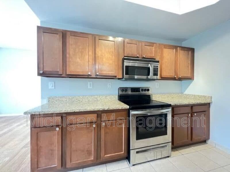 Birmingham Condo: 2727 E Maple Rd