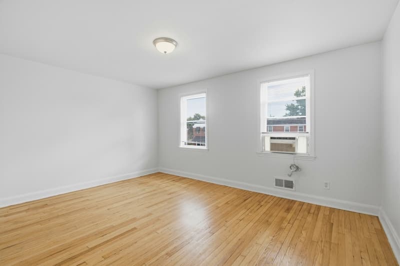 Baltimore Townhome: 3770 Ravenwood Avenue