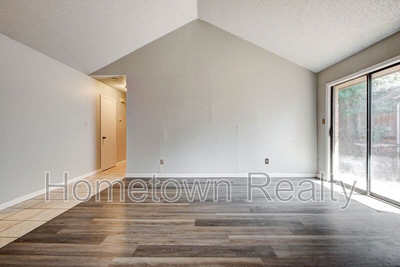 Norman Condo: 1713 Hillcrest Drive