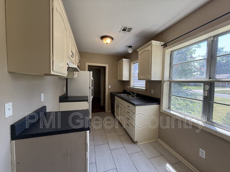 Tulsa House: 5523 S Madison Ave