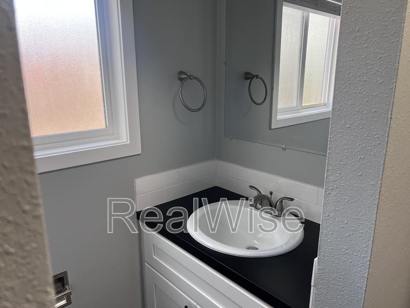 Portland Townhome: 2467 SE 135th Ave