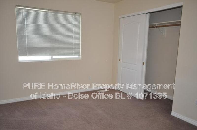 Nampa House: 1329 N Stephanie Ln 104