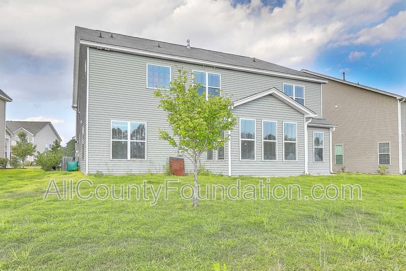 Summerville House: 431 Flat Rock Ln