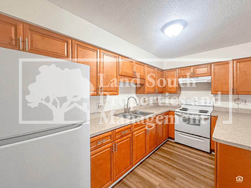 Lakeland House: 817 W. Carole Street