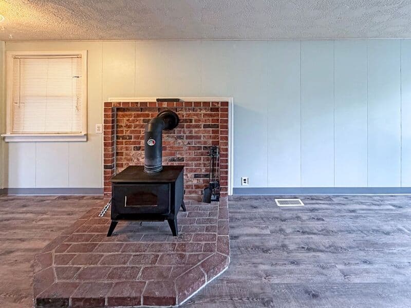 Halsey House: 340 W 3rd St