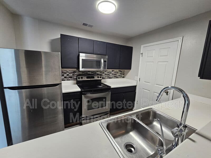 Lithonia Condo: 2102 Fairington Ridge Circle