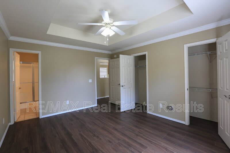 Centerton House: 1071 Evergreen St