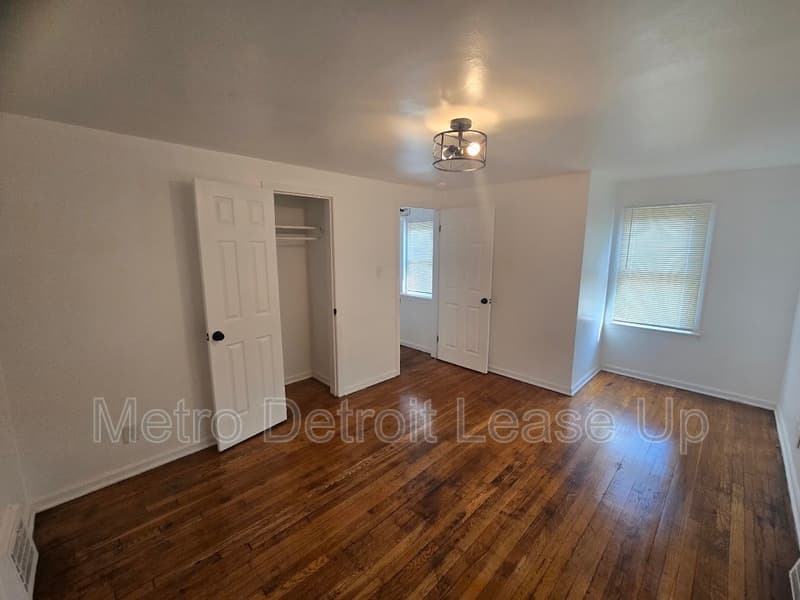 Detroit House: 15734 Meyers Road