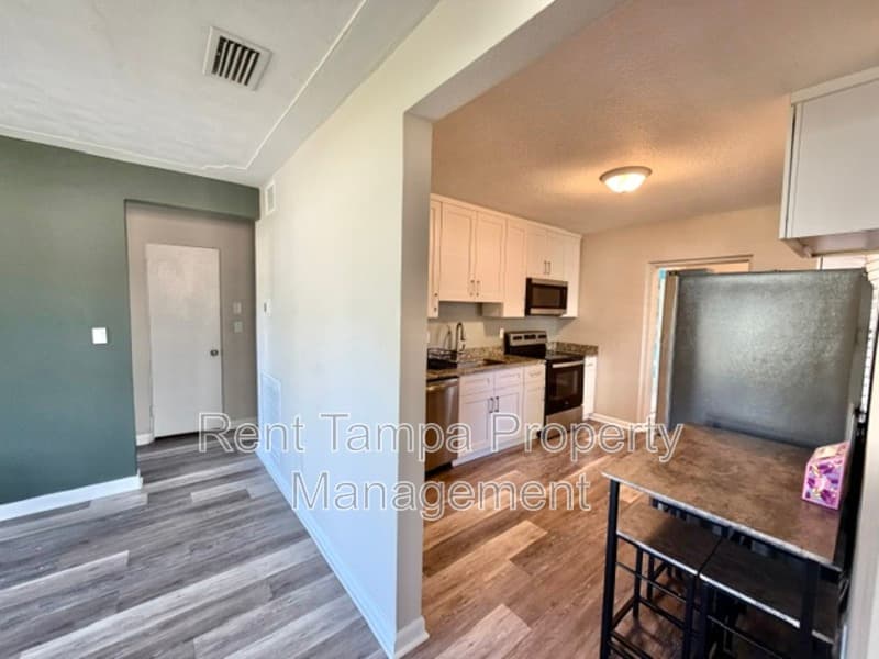 St. Petersburg House: 1635 40th Street South
