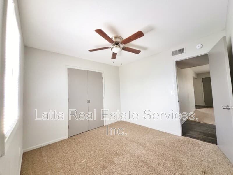 Higginsville Condo: 405 W 30th St