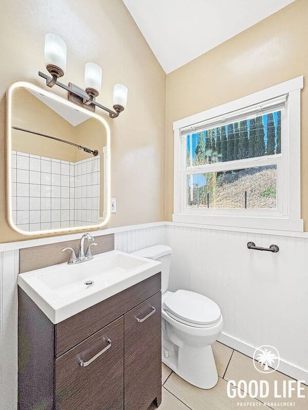 San Diego House: 2235 Midvale Dr