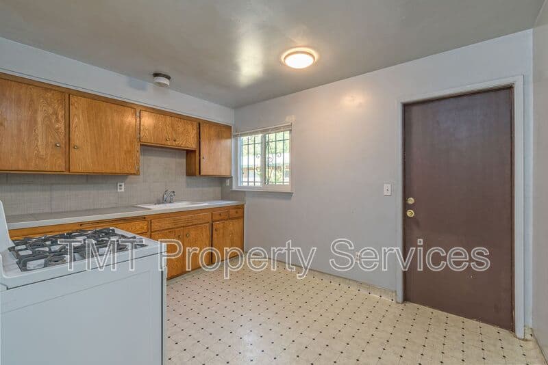 Sacramento House: 2431 33rd St.