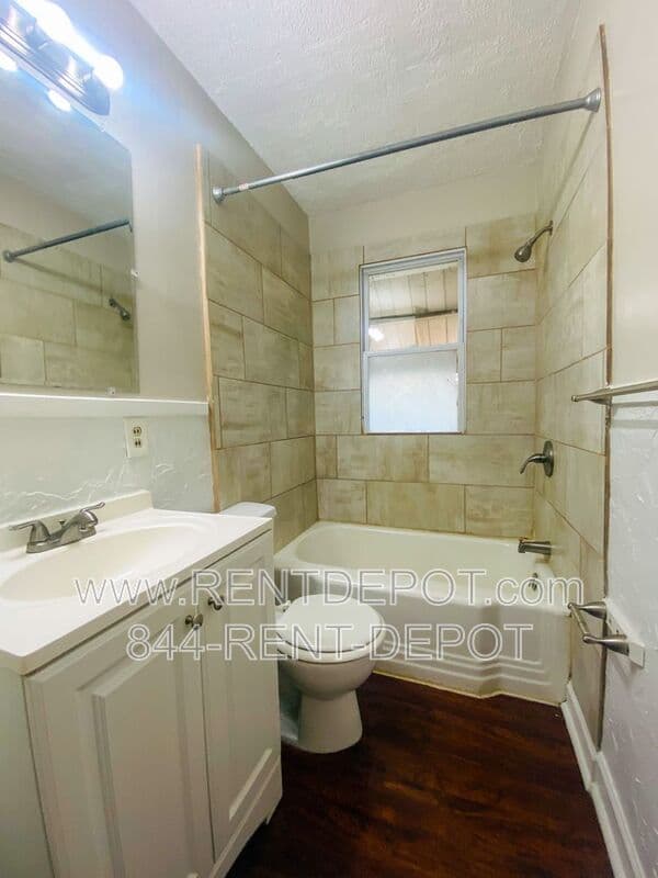 Evansville House: 629 S Harlan Ave