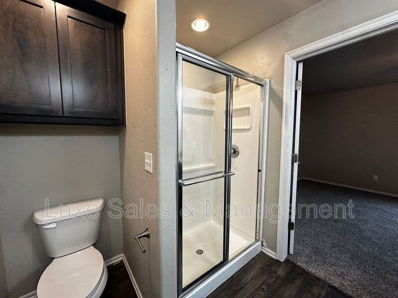 Moore House: 745 SW 14th St