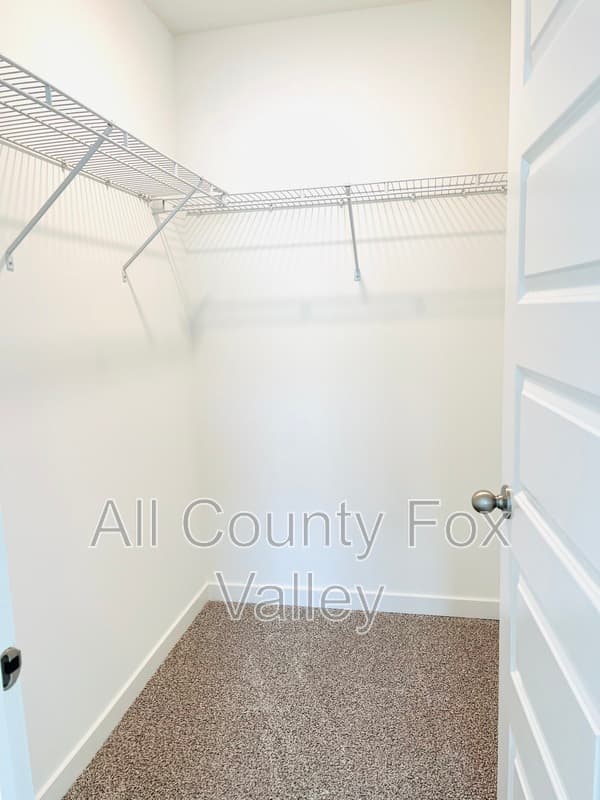 Hampshire Townhome: 879 Briar Glen Court