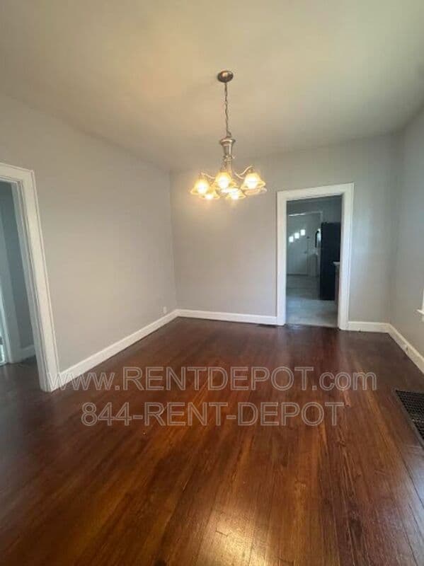 Evansville House: 201 S Willow Rd