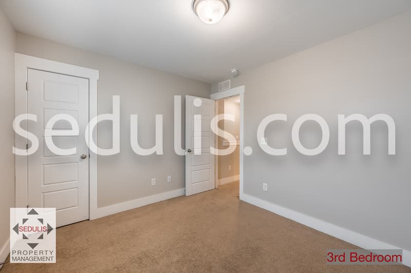 North Charleston House: 3923 Four Poles Park Drive