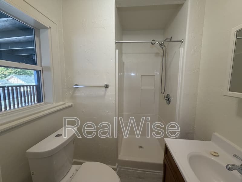 Glendale Condo: 552 Pacific Ave