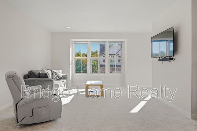 Jeannette House: 6003 Lampl Lane