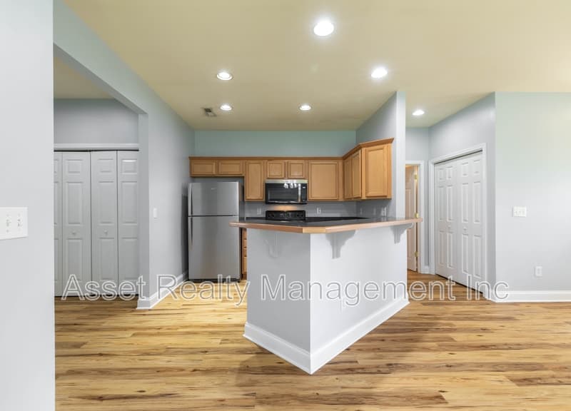 Oak Ridge House: 121 Hatleyberry St