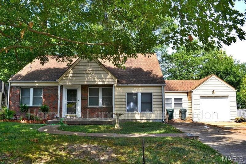 St Louis House: 431 N Geyer