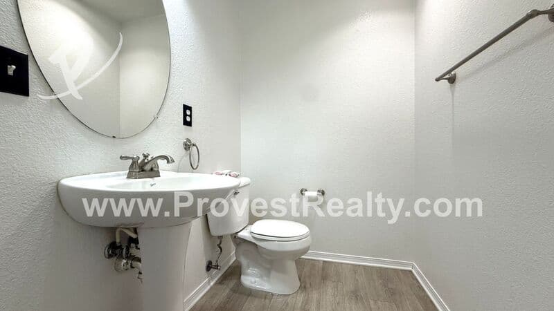 Hesperia House: 9172 Ocotillo Ave