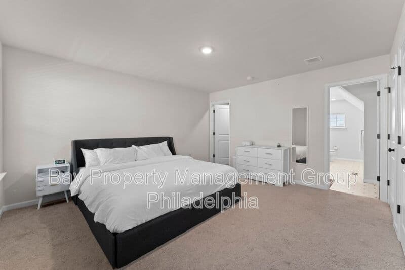 Norristown House: 230 Honey Ln