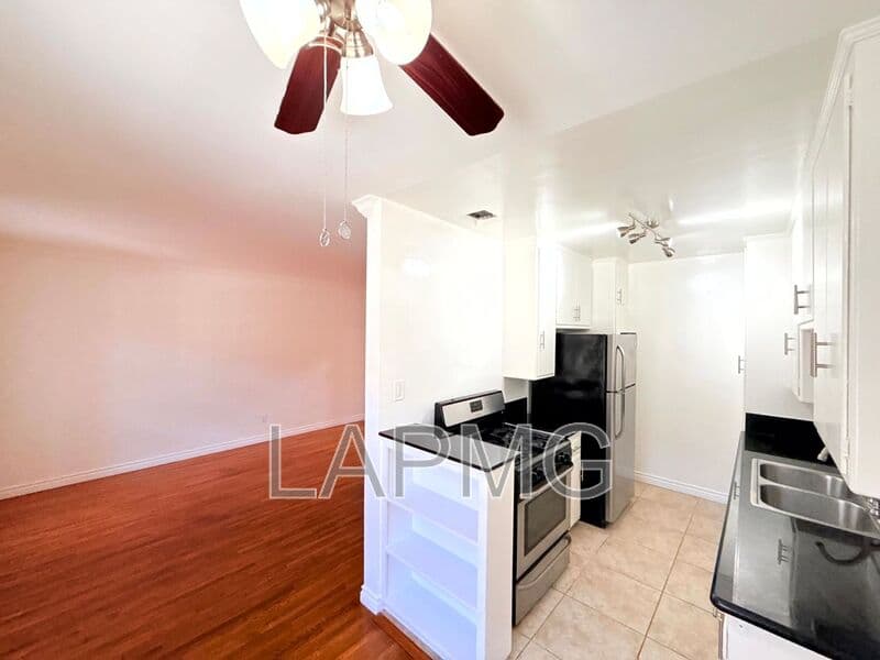Los Angeles House: 1415 Hudson Avenue