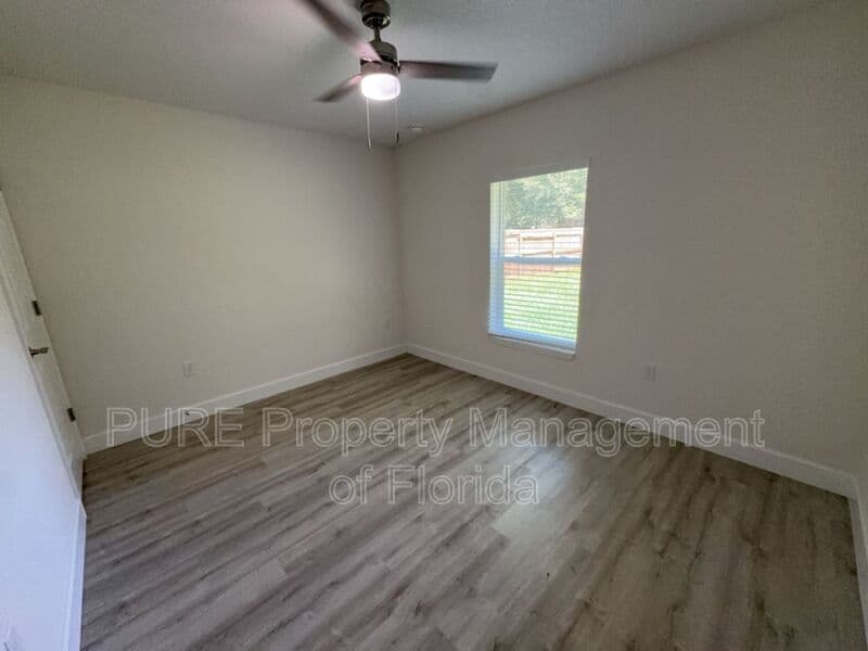 Ocala House: 11165 NW 7th Street