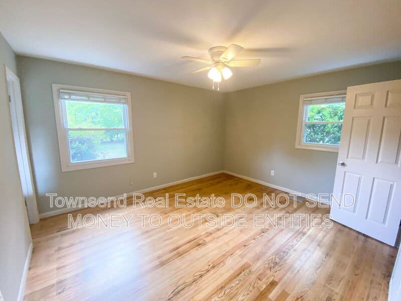 Fayetteville House: 212 Haverhill Drive