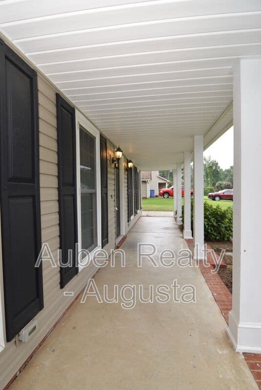 Evans House: 490 Pheasant Run Drive