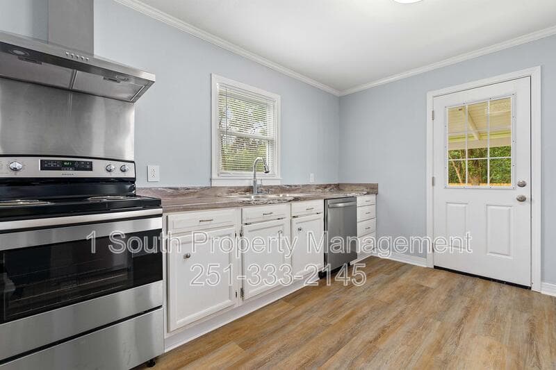 Mobile House: 206 Pinehill Drive