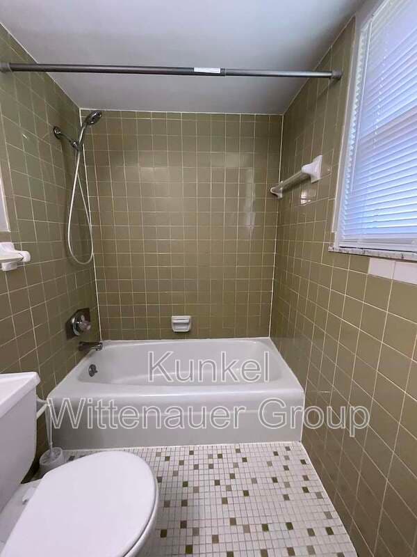 Fairview Heights Condo: 9940-7 Old Lincoln Trail