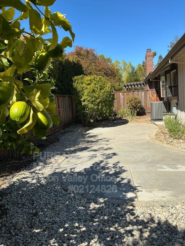 Cupertino House: 10180 Byerly Ct