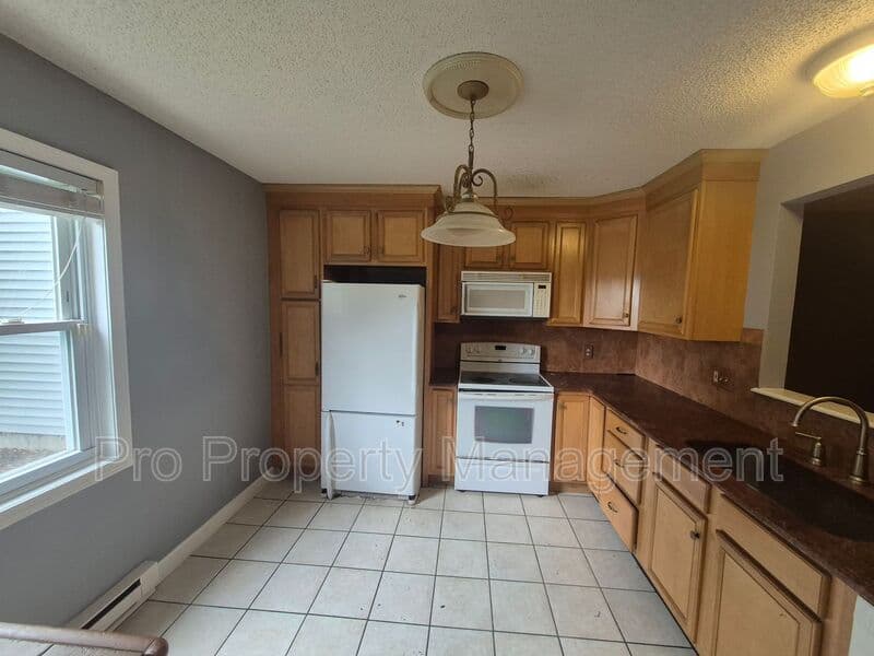 Waterbury House: 111 Mohican Ave