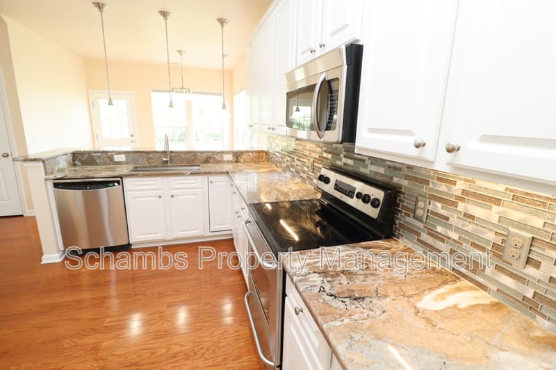 Raleigh House: 12554 Honeychurch St