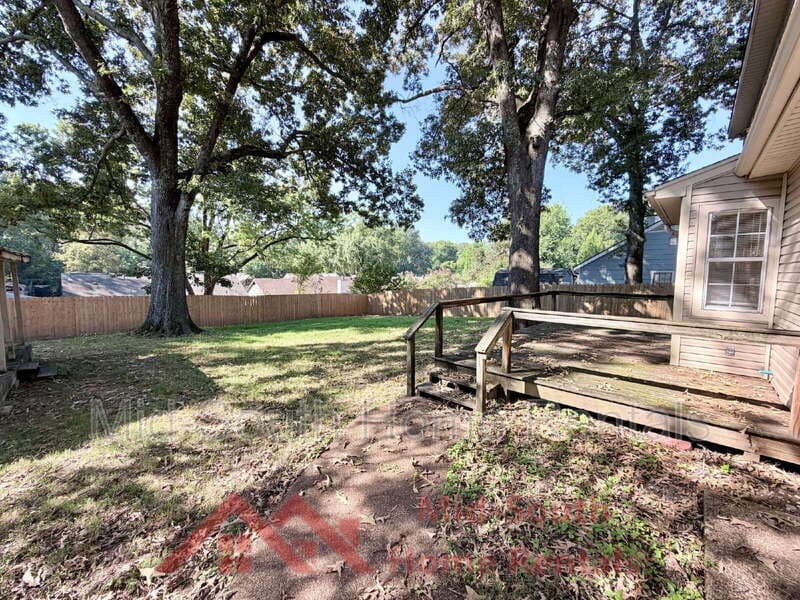 Memphis House: 5667 Crievewood Dr