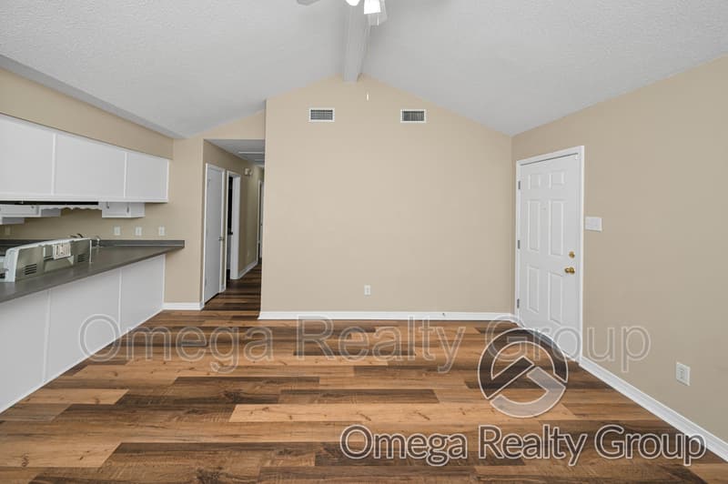 Mobile House: 3020 Barlett Dr