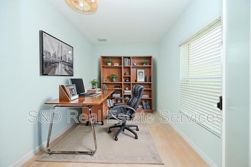 Lakeland House: 2028 Rosewood Cir