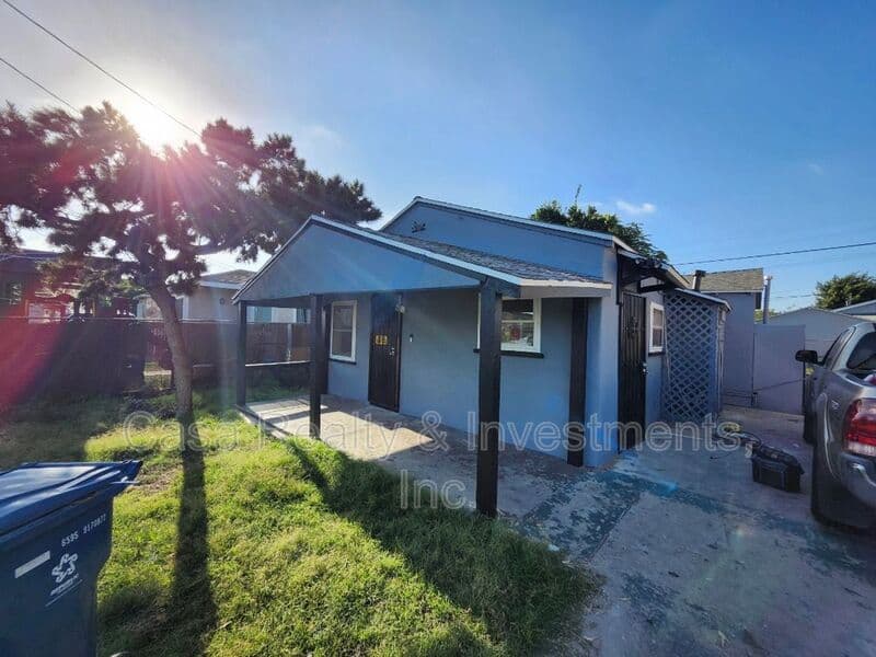 Compton House: 2123 E Piru Street