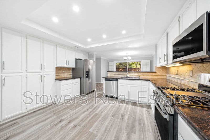 San Ramon Townhome: 613 S Blackbrush Ln