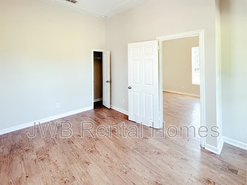 Jacksonville House: 291 Claude St