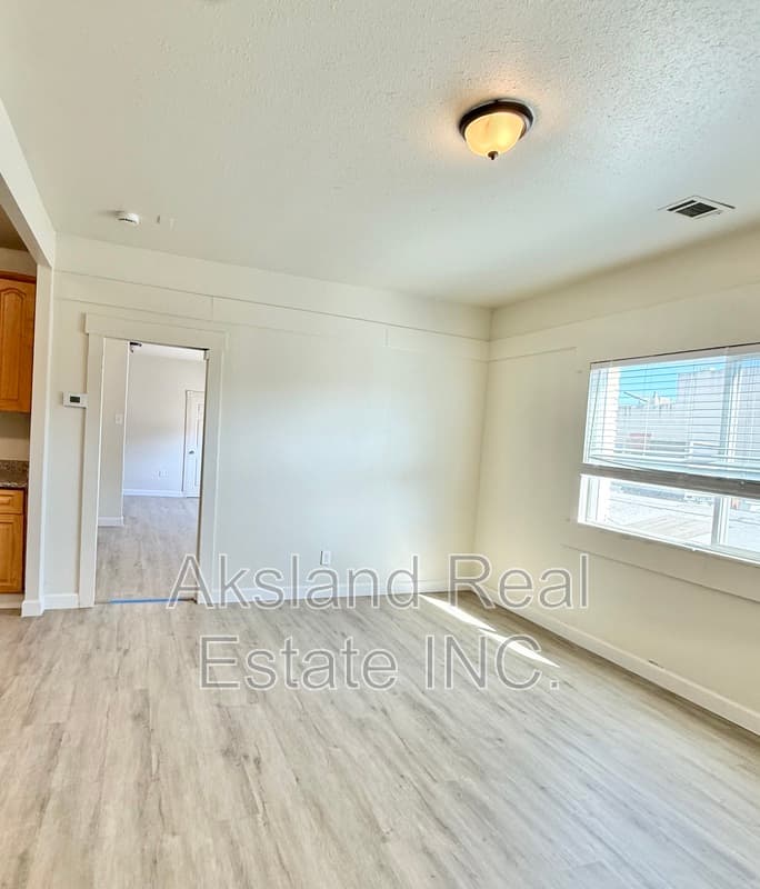 Manteca Condo: 139 West Yosemite Avenue - 1