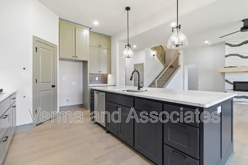 Centerton House: 1061 Whistler St