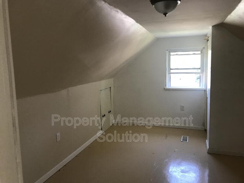Saint Louis House: 4737 Plover