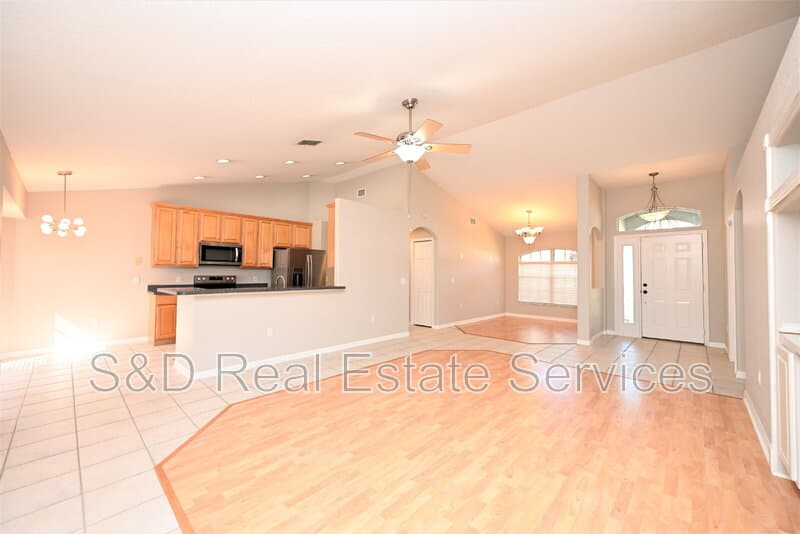 Lakeland House: 3518 Remington Oaks Way