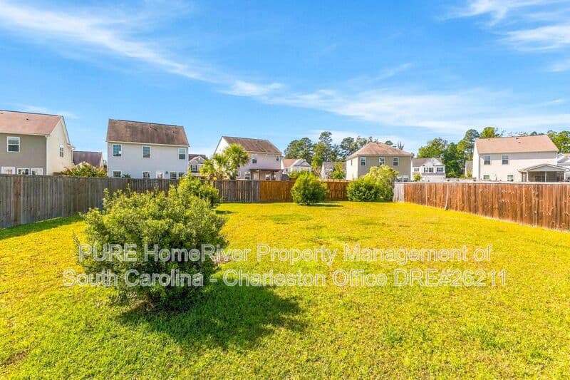 Goose Creek House: 105 Sequoia Ln