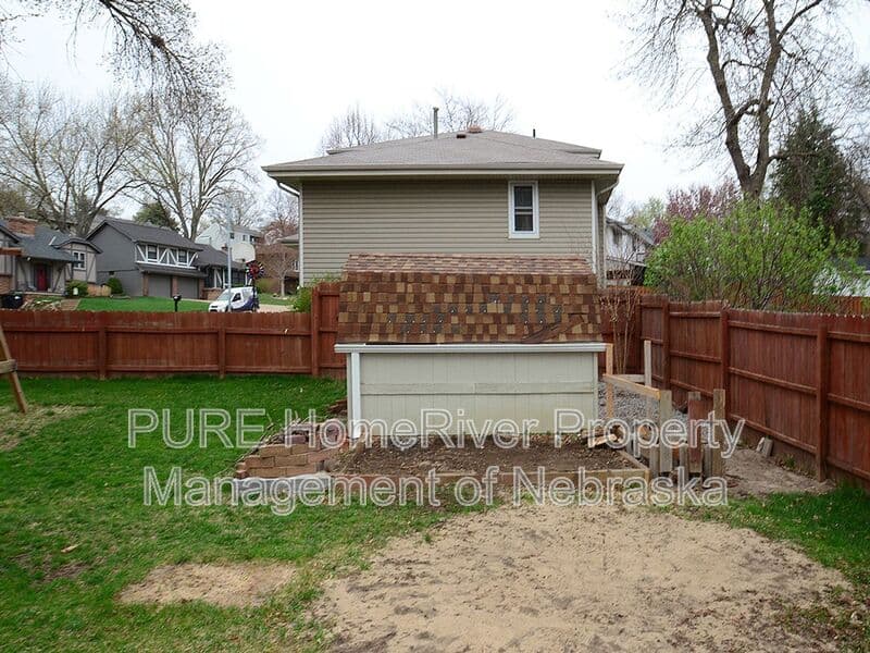 Omaha House: 2121 S 163rd Circle