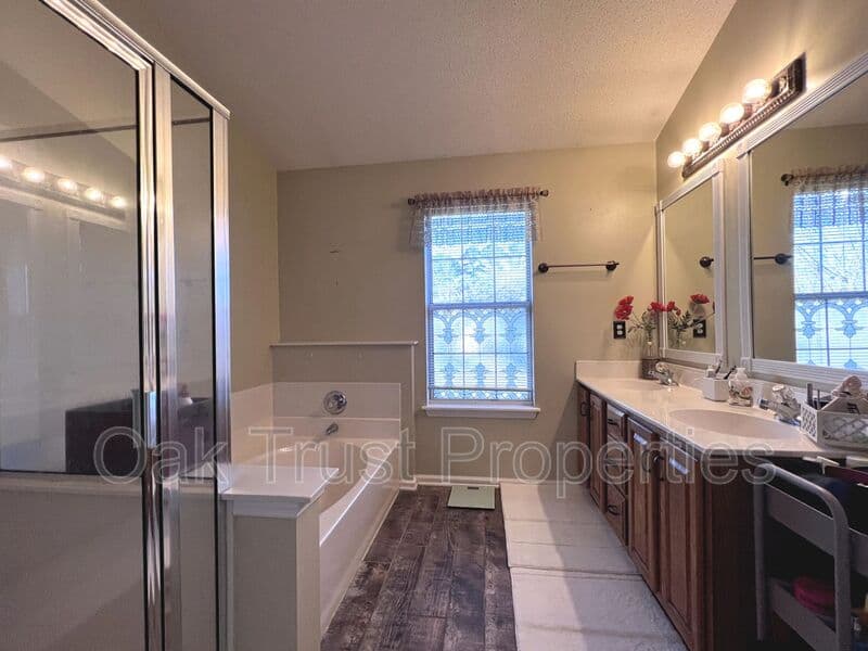 North Charleston House: 8675 Spring Chapel Ln