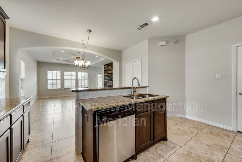 Fort Worth House: 6308 Maritime St